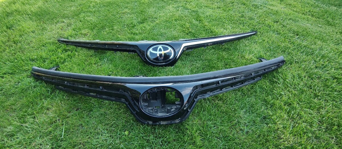 Toyota Corolla XII E21 2018 pro SEDAN - predni maska logo - 2