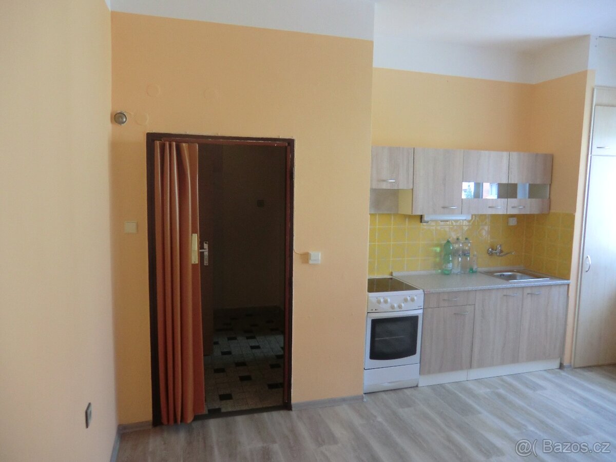 Pronájem bytu 1 + kk, Dvůr Králové n. L. - 2