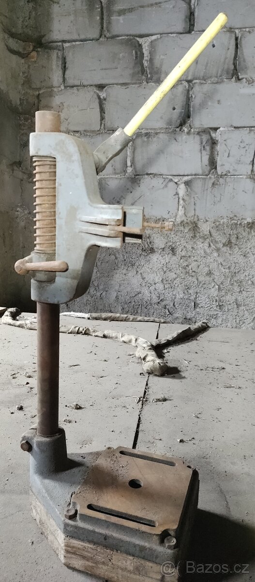 Stojan na ruční vrtacku - 2