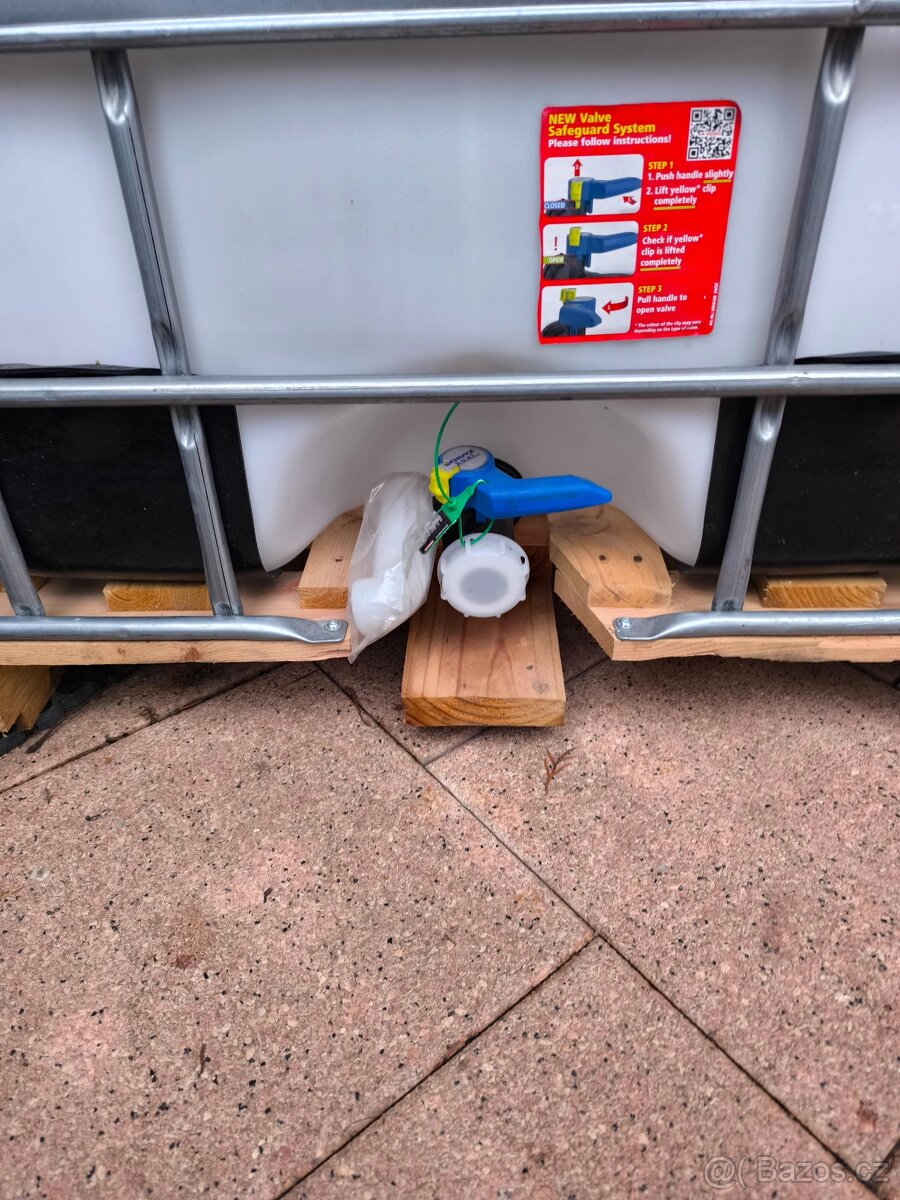 Prodám IBC kontejner 1000l - 2