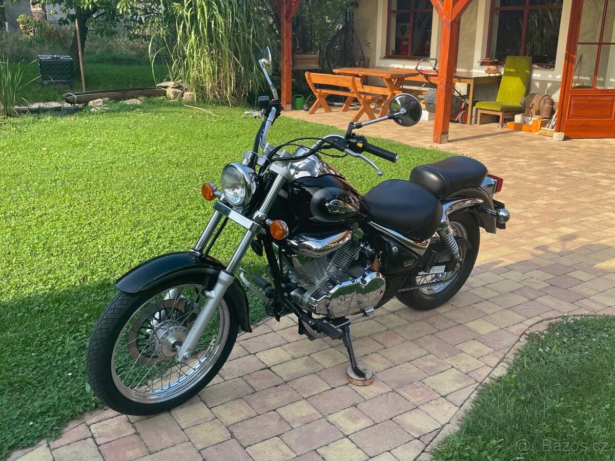 Suzuki VL250 Intruder - 2