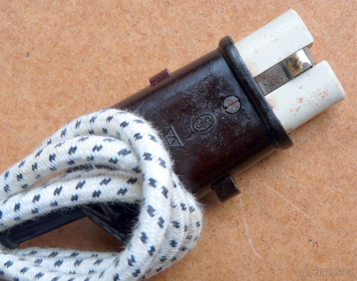 Napájecí kabel k Remosce. - 2