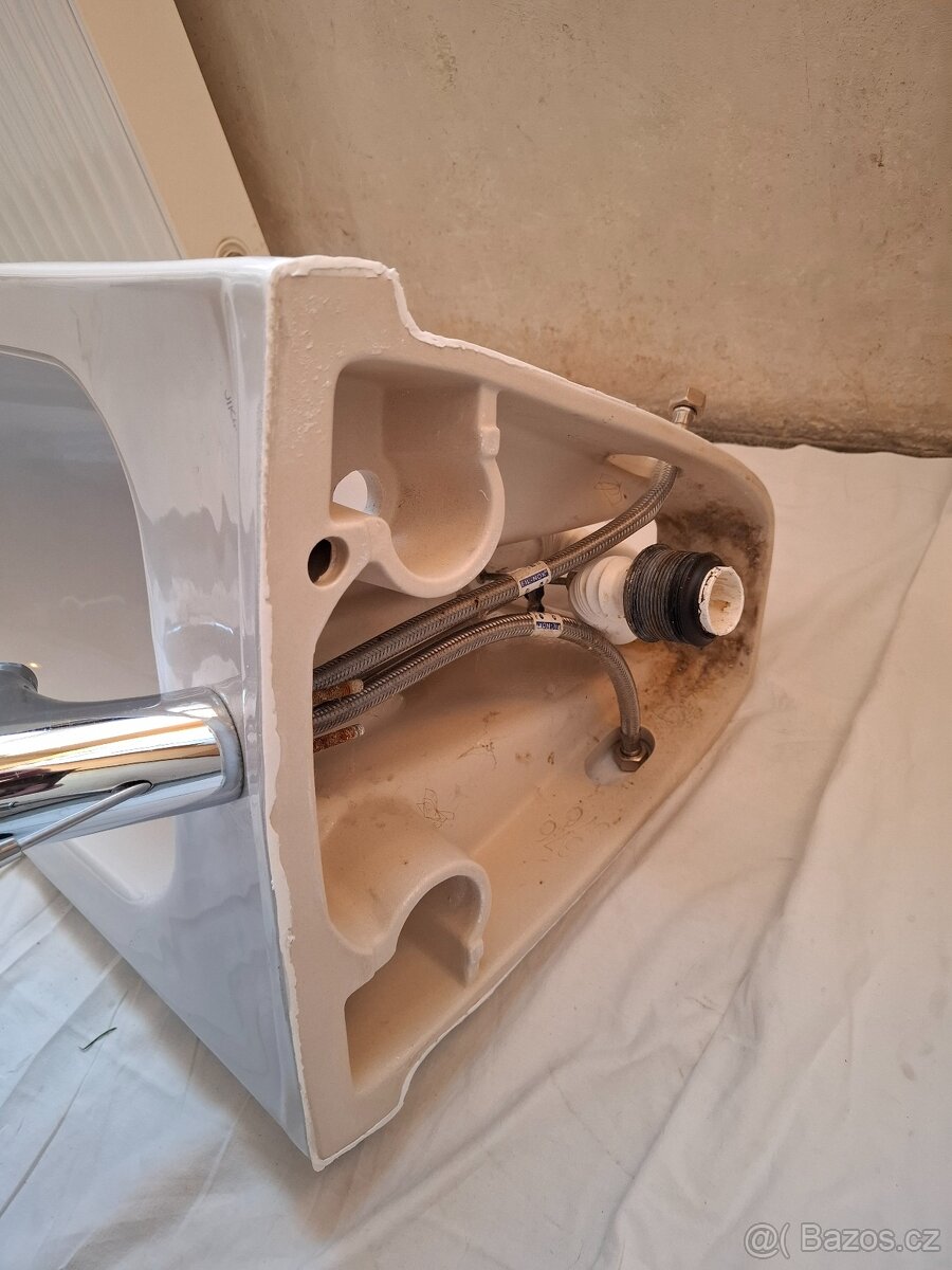 Závěsný bidet - 2