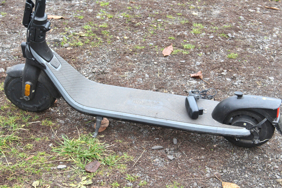 Elektrická koloběžka Ninebot KickScooter E2 - 2