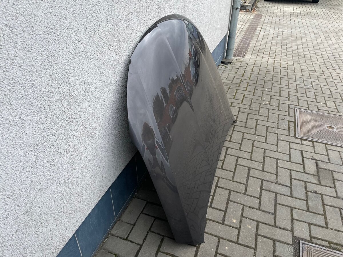 Prodám přední kapotu VW Passat CC r.v. 2009 - 2
