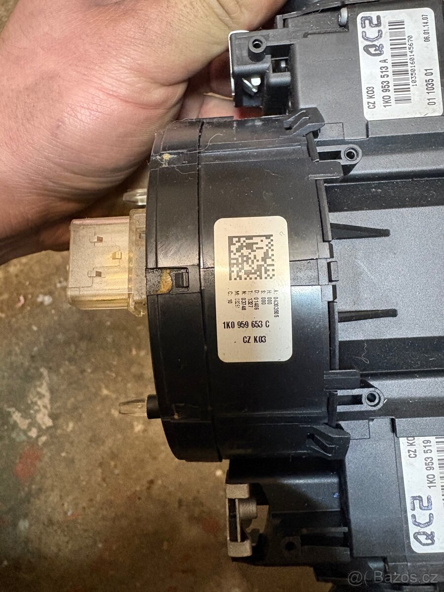 Pod volantový kroužek a packy blinkru/steraču - 2