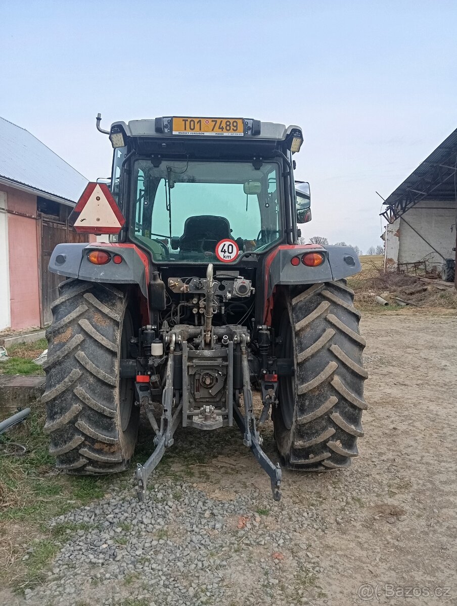 Traktor Massey Ferguson - 2