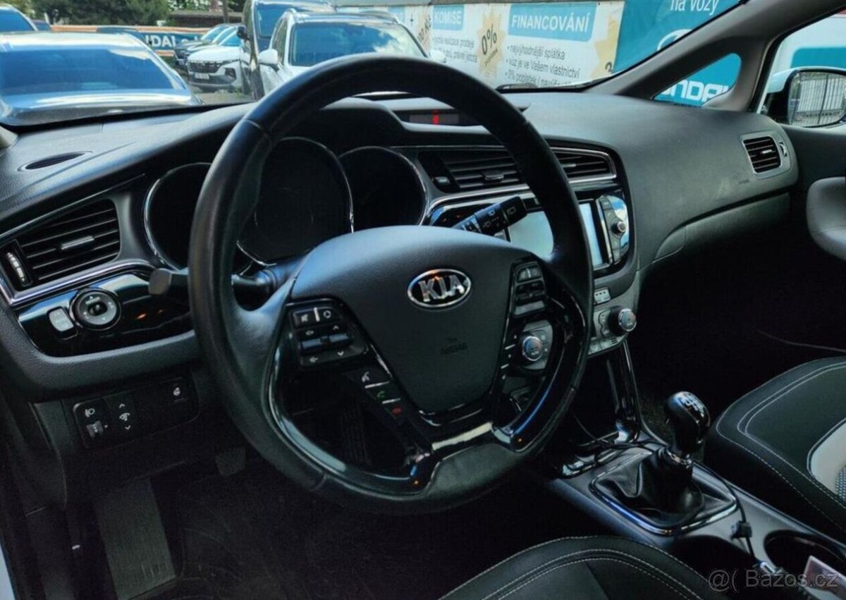 Kia Cee´d 1.6-NAVI-KAMERA-TOP VÝBAVA - 2