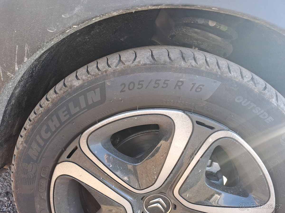 Prodám pneu 205/55 R 16 - 2