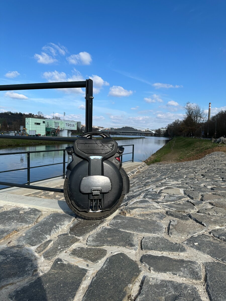 Jednokolka InMotion V11; EUC - 2