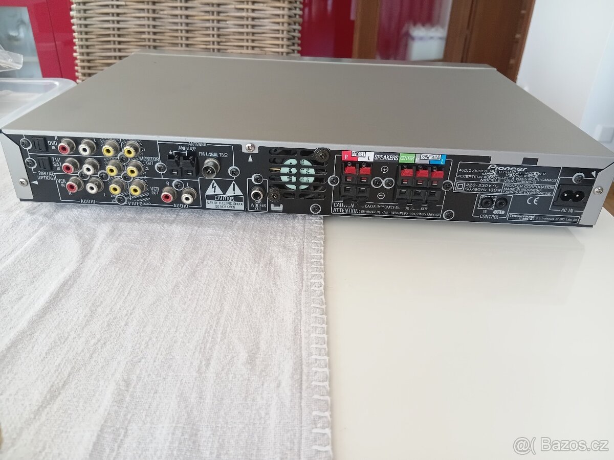 Zesilovač Pioneer - 2