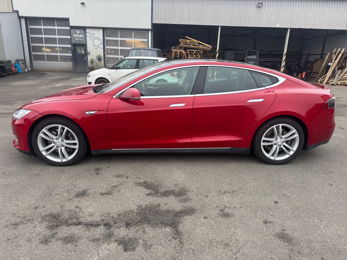 Tesla S85 r.v.2016 , ČR , 220000 km, nabíjení zdarma - 2