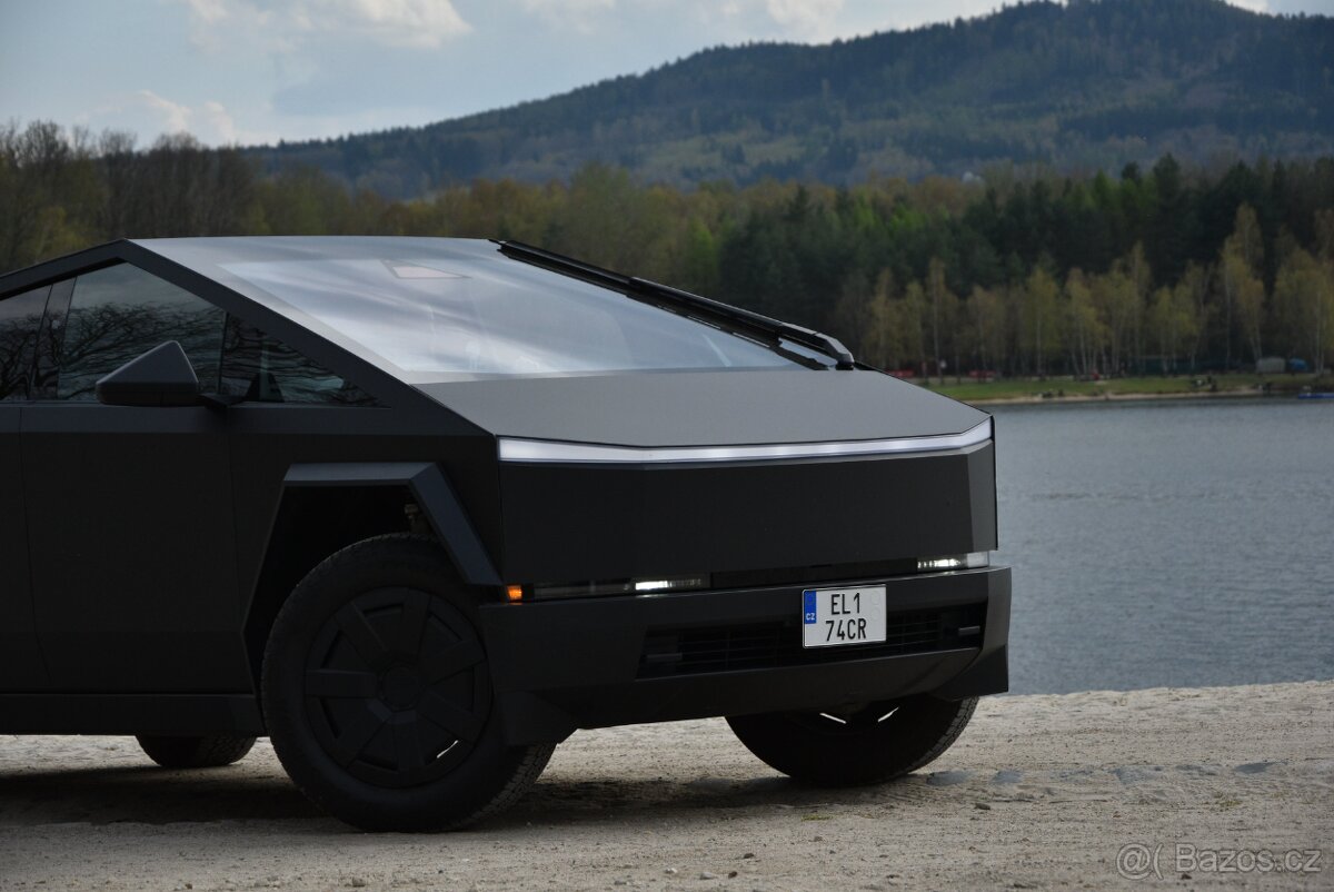 Tesla Cybertruck 2024 photo 2