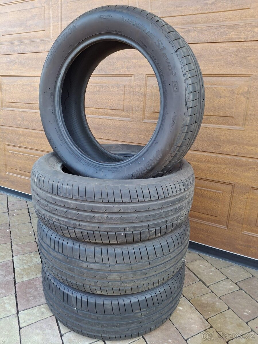 Pneu Hankook 235/55/R19 - 2