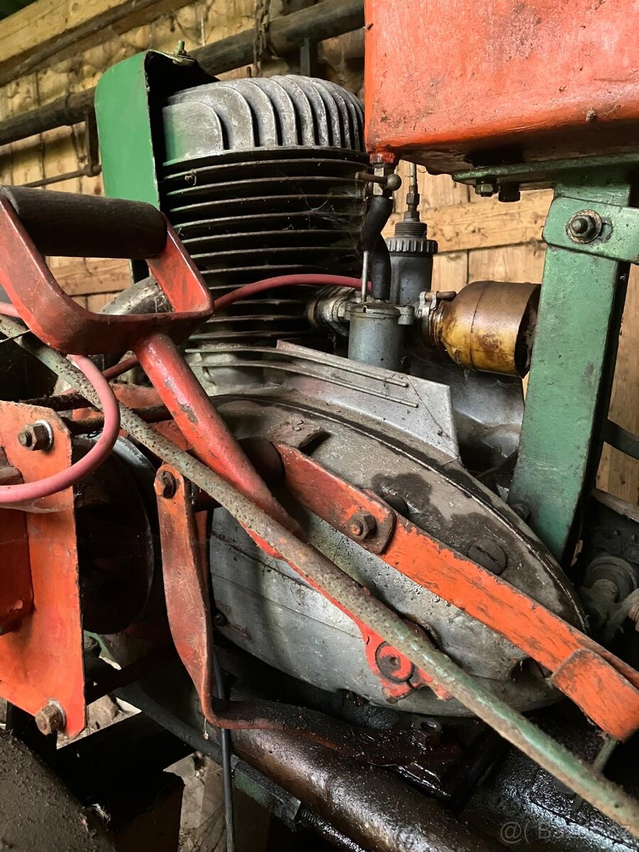 MALOKTRAKTOR-motor JAWA - 2