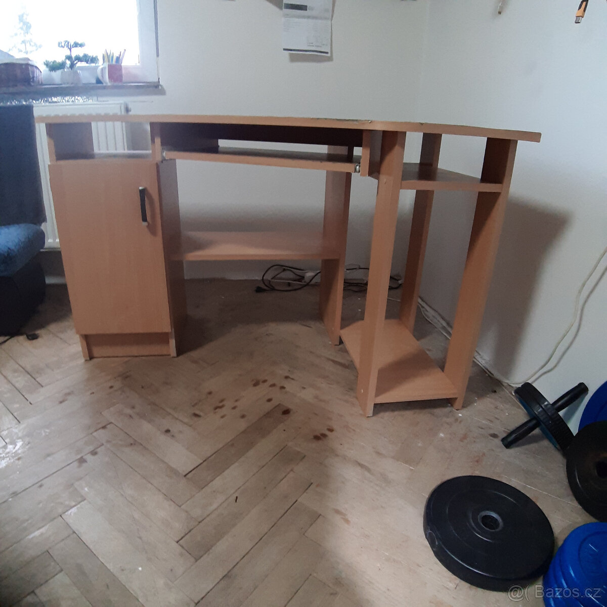 Prodám rohový počítačový stůl - 2