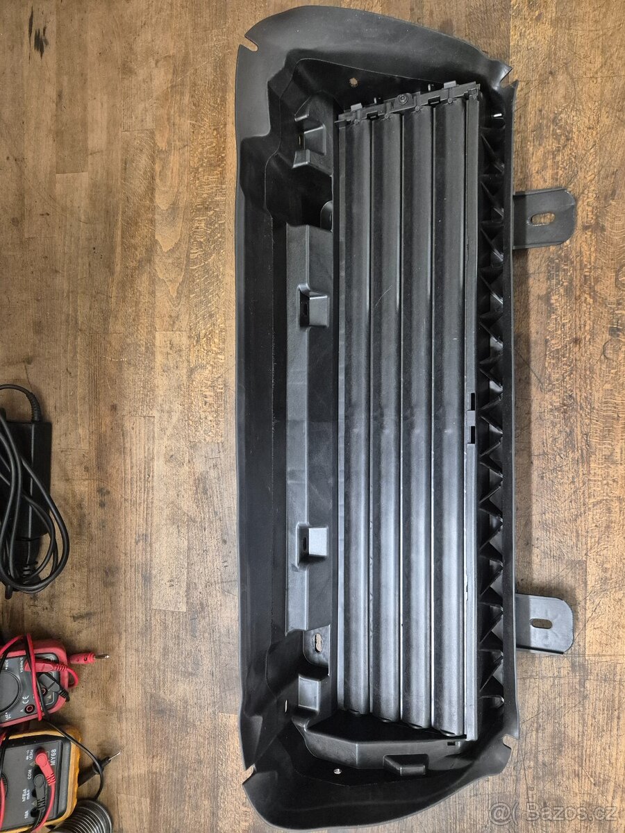 Žaluzie chladiče Dacia Duster II 214F62703R - 2