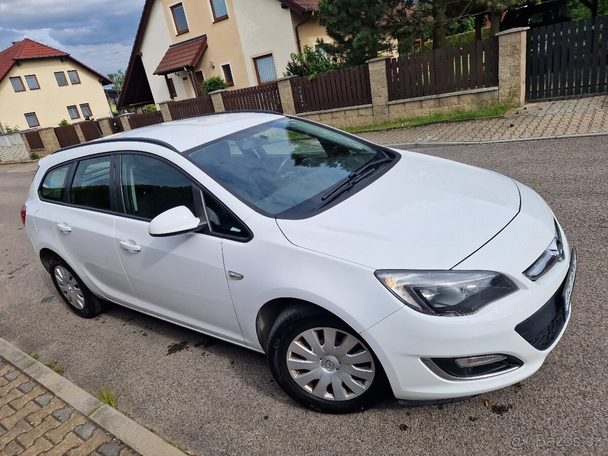 Opel Astra J sports Tourer 1.7 cdti - původ ČR - 2 majitel - 2