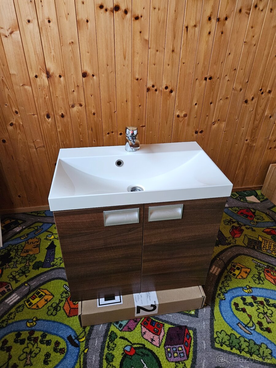 Koupelnová skříň s umyvadlem. - 2