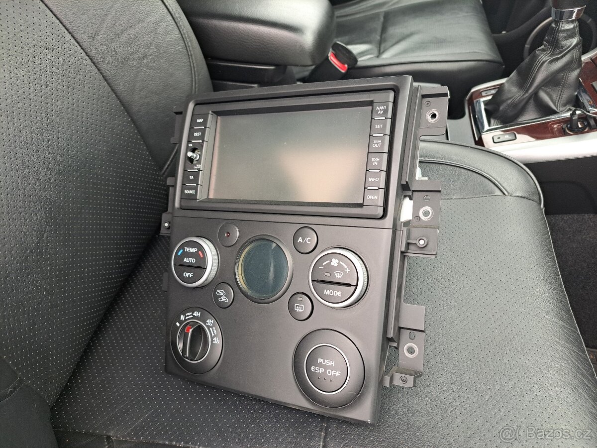 Suzuki Grand Vitara středový panel/navigace - 2