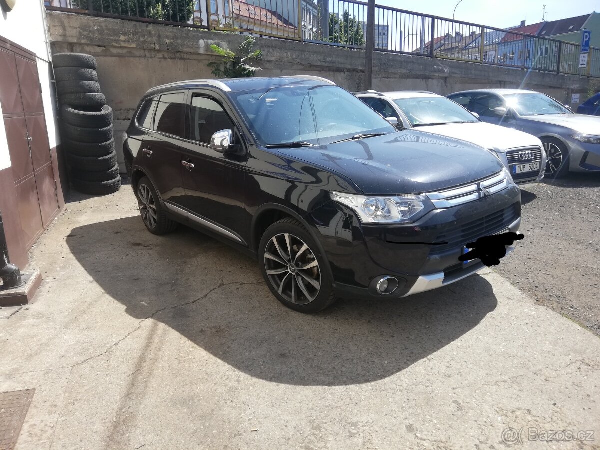 Prodám Mitsubishi Outlander 2.2 Di-D 4x4 rok 2015 - 2