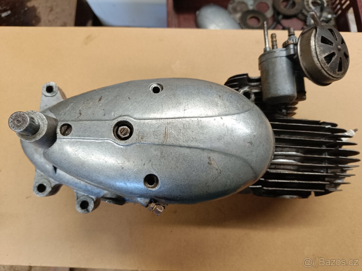 Motor Jawa 550- 555 na ND - 2