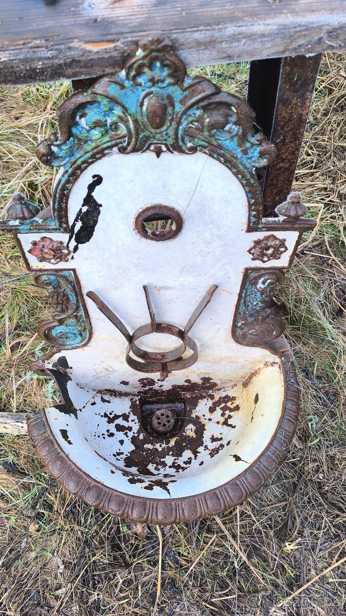 Starožitná zahradní výlevka litinová - 2