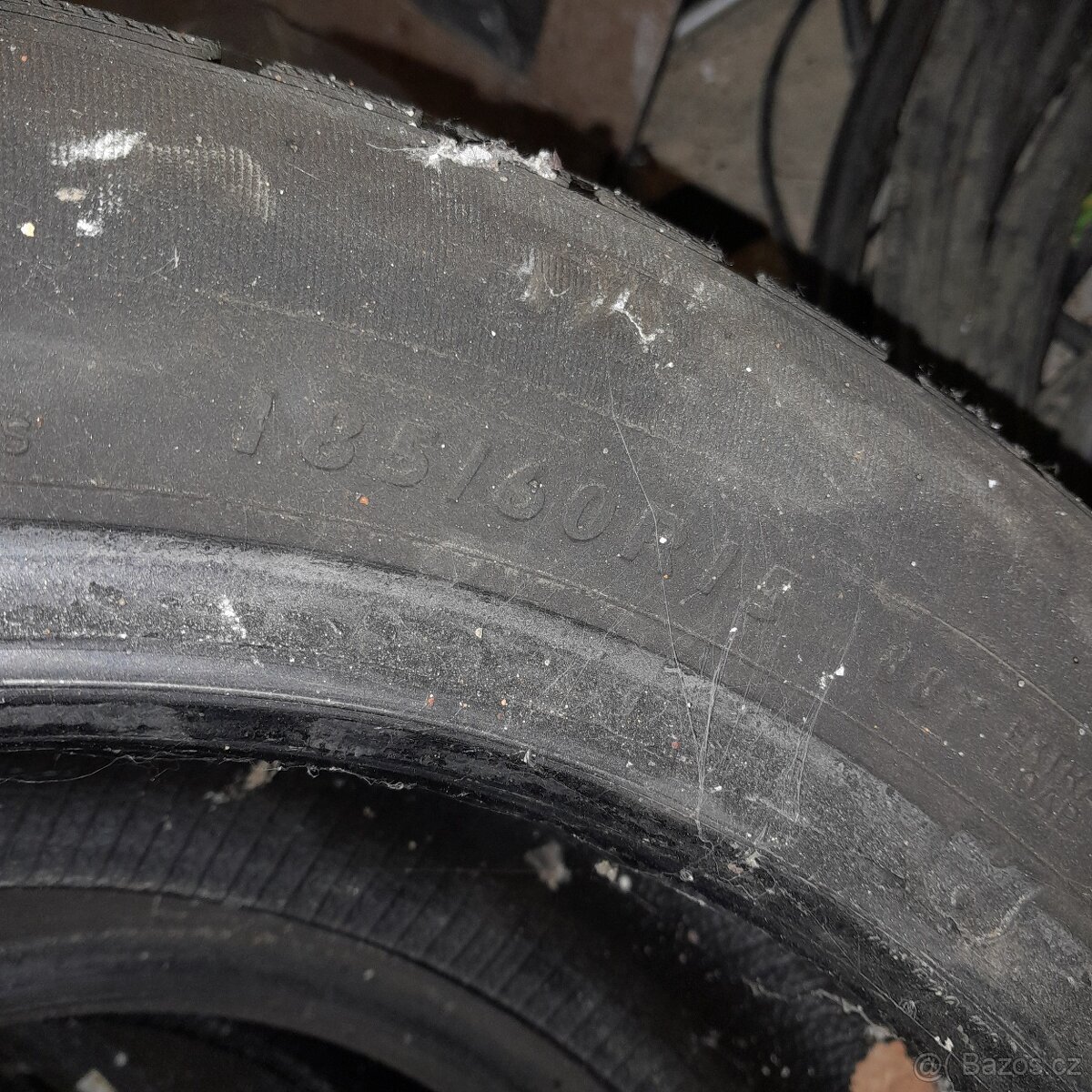 Pneu 185/60 r15 - 2