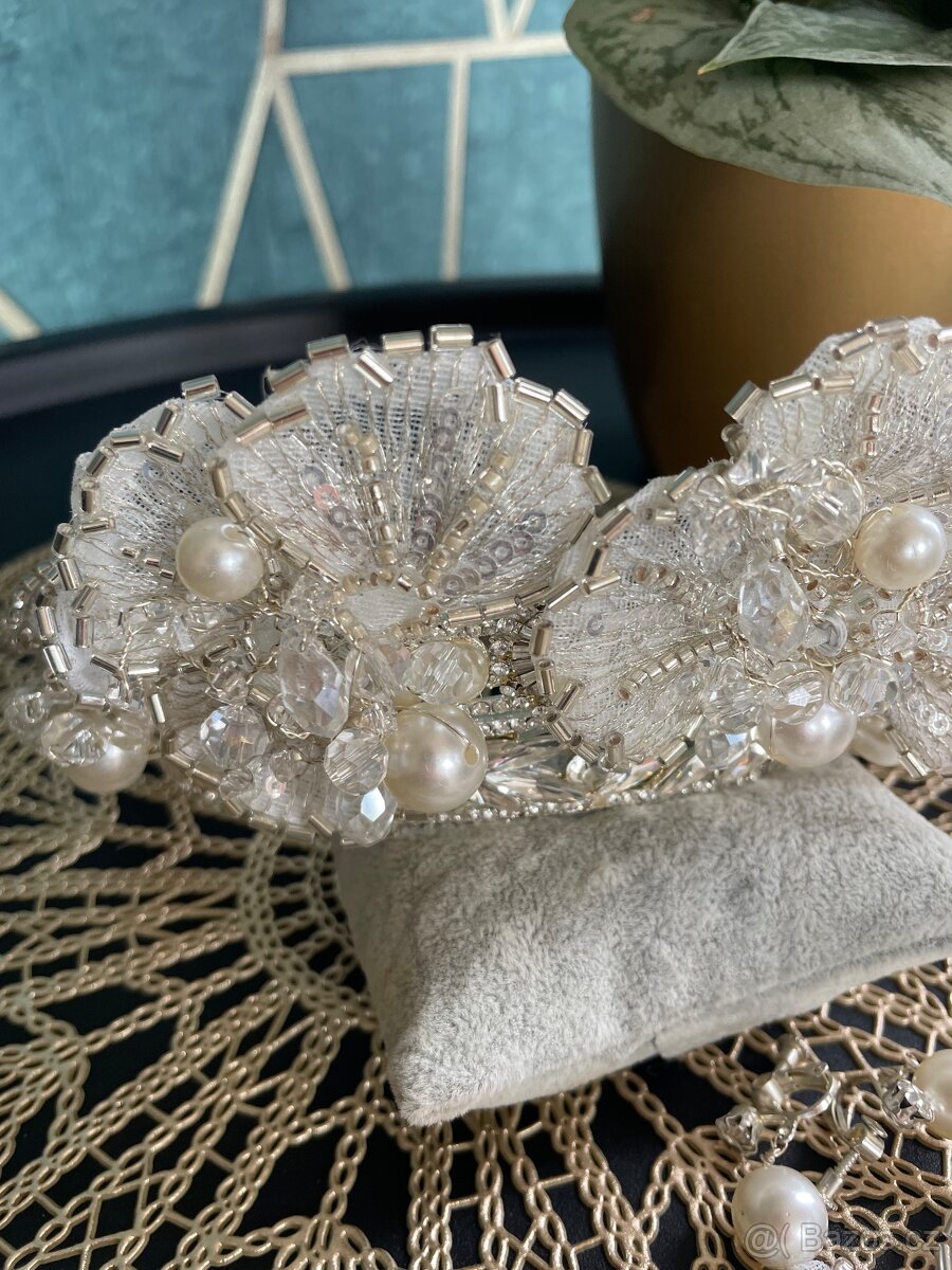 Korunka s náušnicemi - NOVÉ - 2