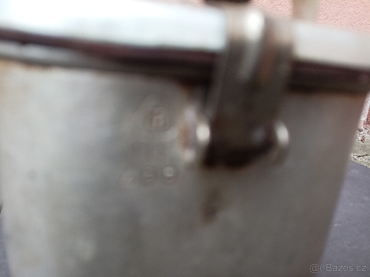 Stará hliníková nádoba - 2