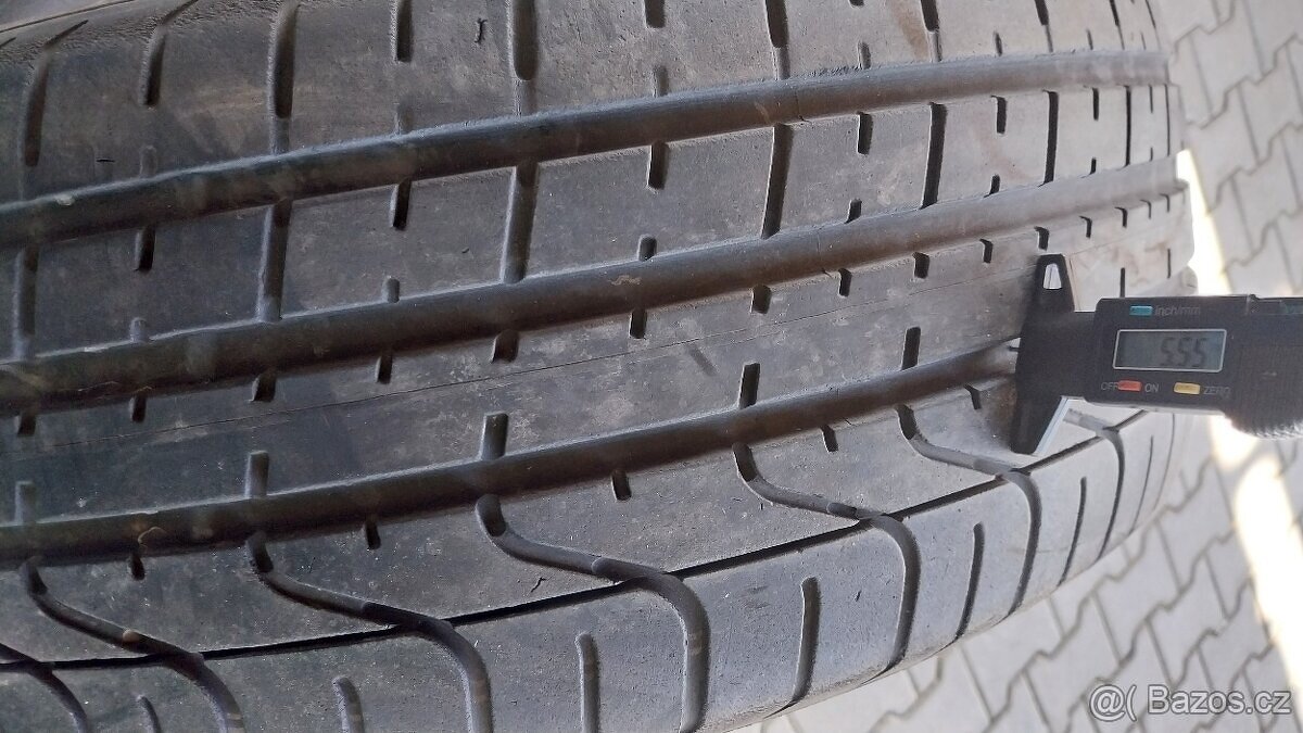 Prodám 2 x letní pneu Pirelli 235/50/19 - 2