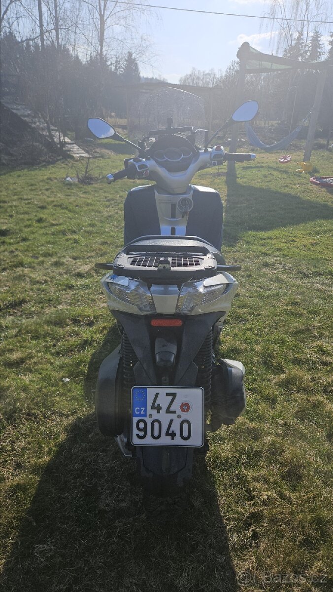Piaggio MP3 300 Yourban - 2