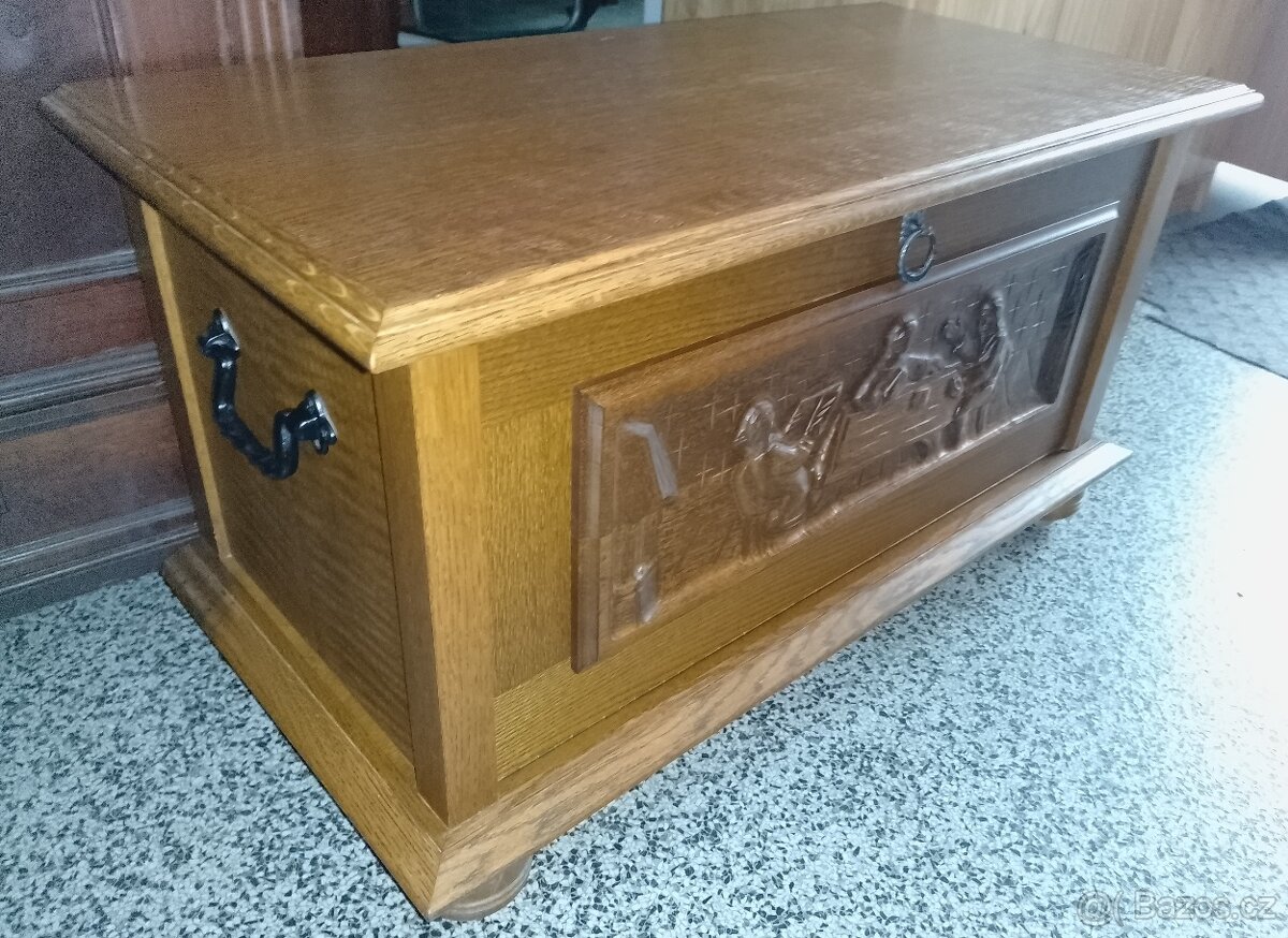 Dubový vyřezávaný botník - truhla - 2