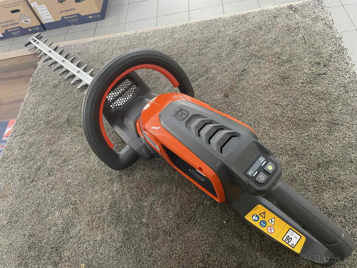 Aku nůžky na živý plot Husqvarna 215iHD45 - 2