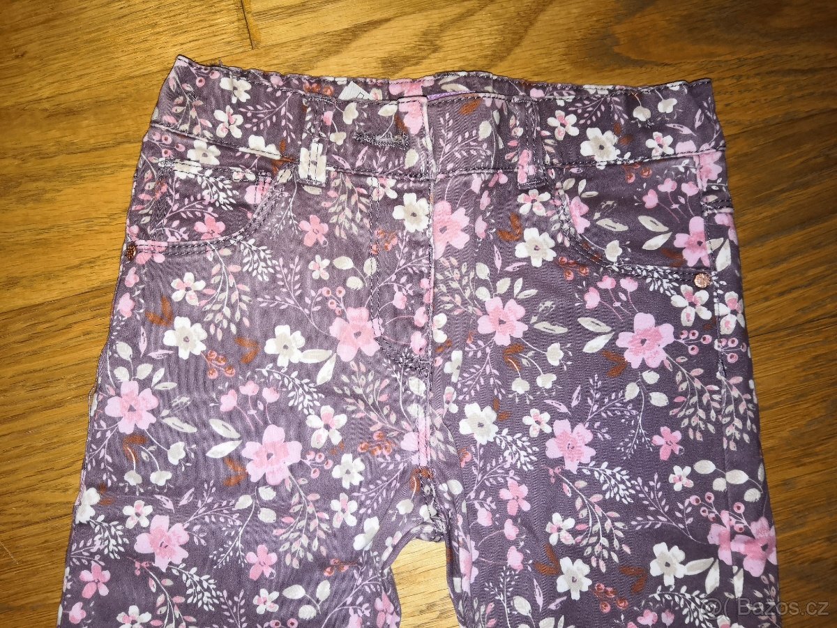 Dívčí kytičkované kalhoty F&F 110 - 2