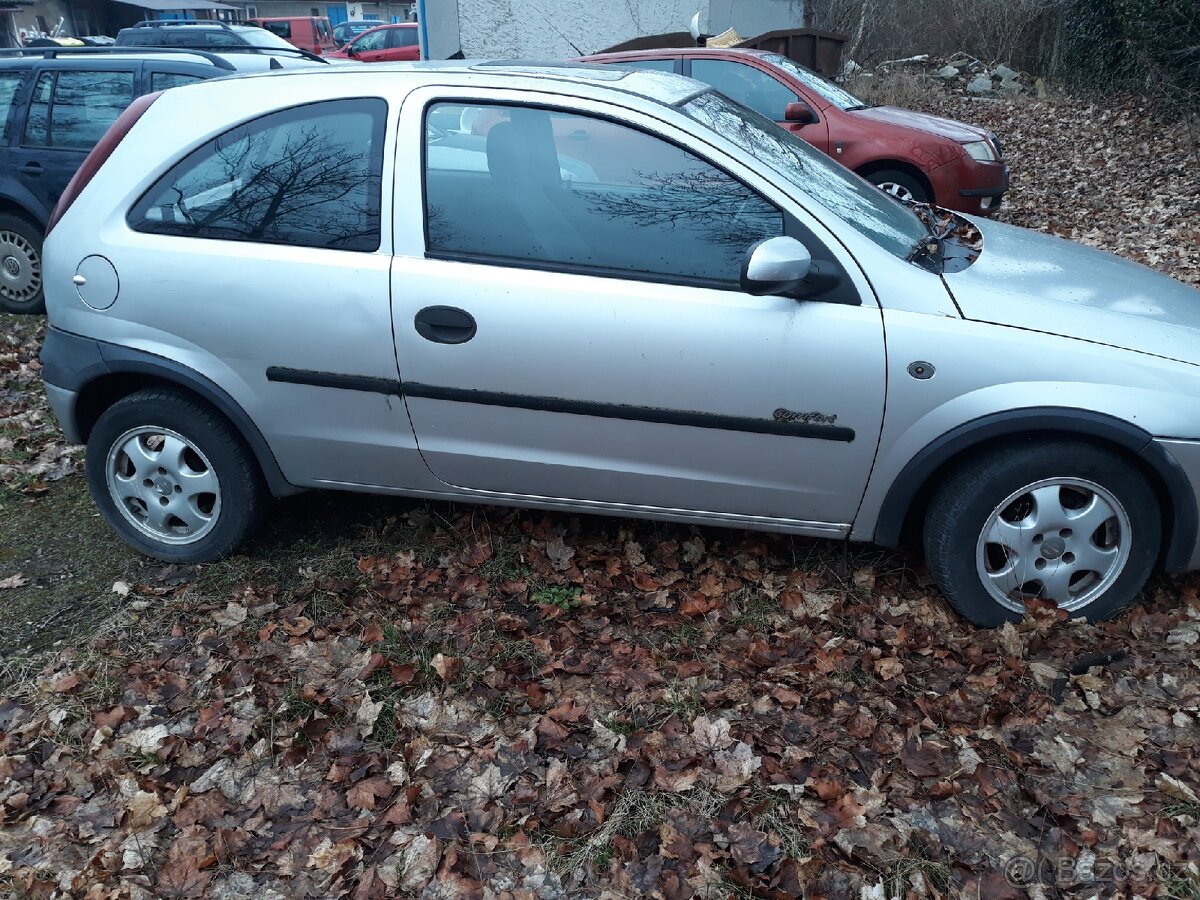 Prodám Opel Corsa C na díly - 2