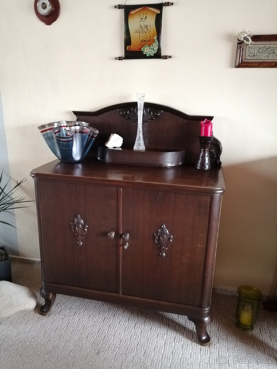 Starožitný nábytek - 2