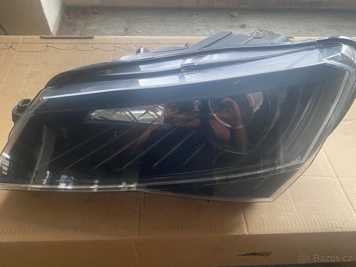 Škoda Superb přední světlo xenon - 2