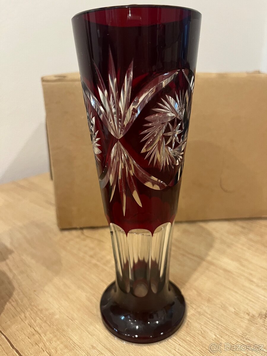 Stará rubínová váza - prasklá,na dekoraci - 2