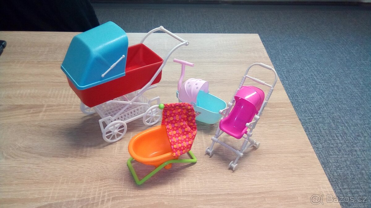 Kočárky ,postýlka pro malé panenky - 2