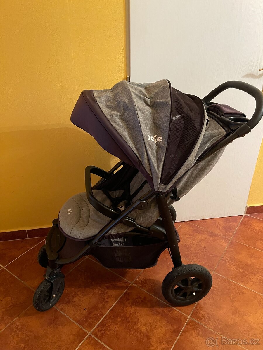 Kočárek Joie - 2