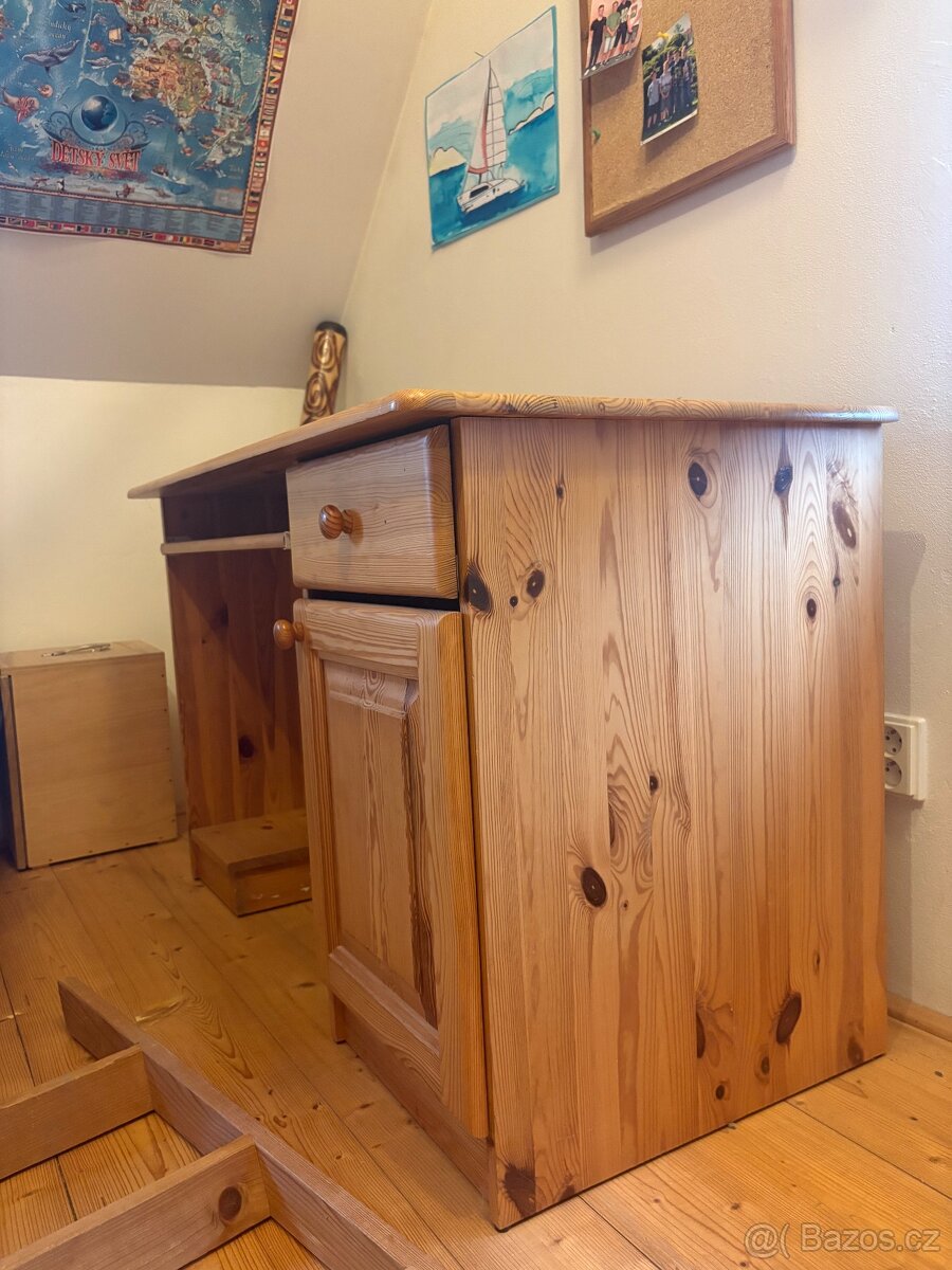 Zachovalý dřevěný psací stůl - 2