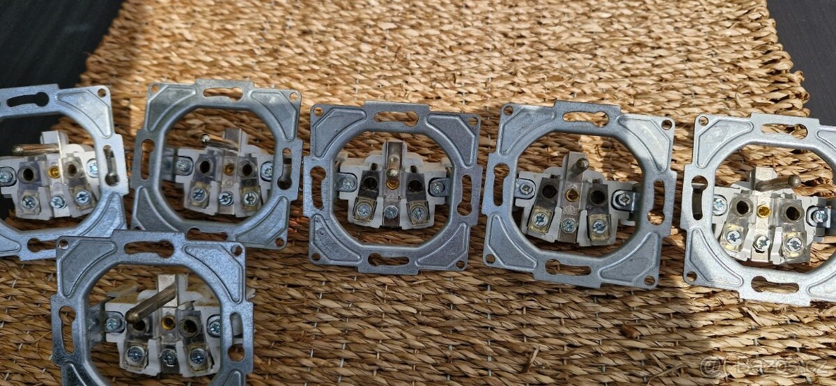 zásuvky +vypínače - 2