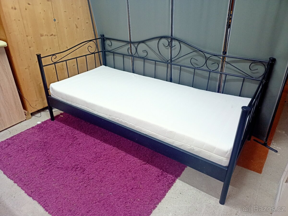 Prodám hezkou postel 90 x 200 cm - 2