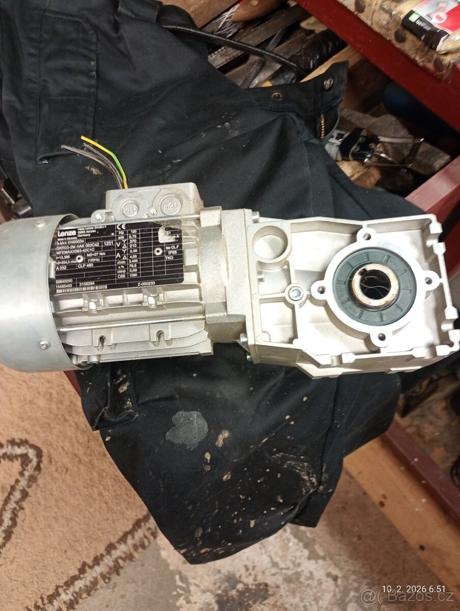 Elektromotor s převodovkou - 2