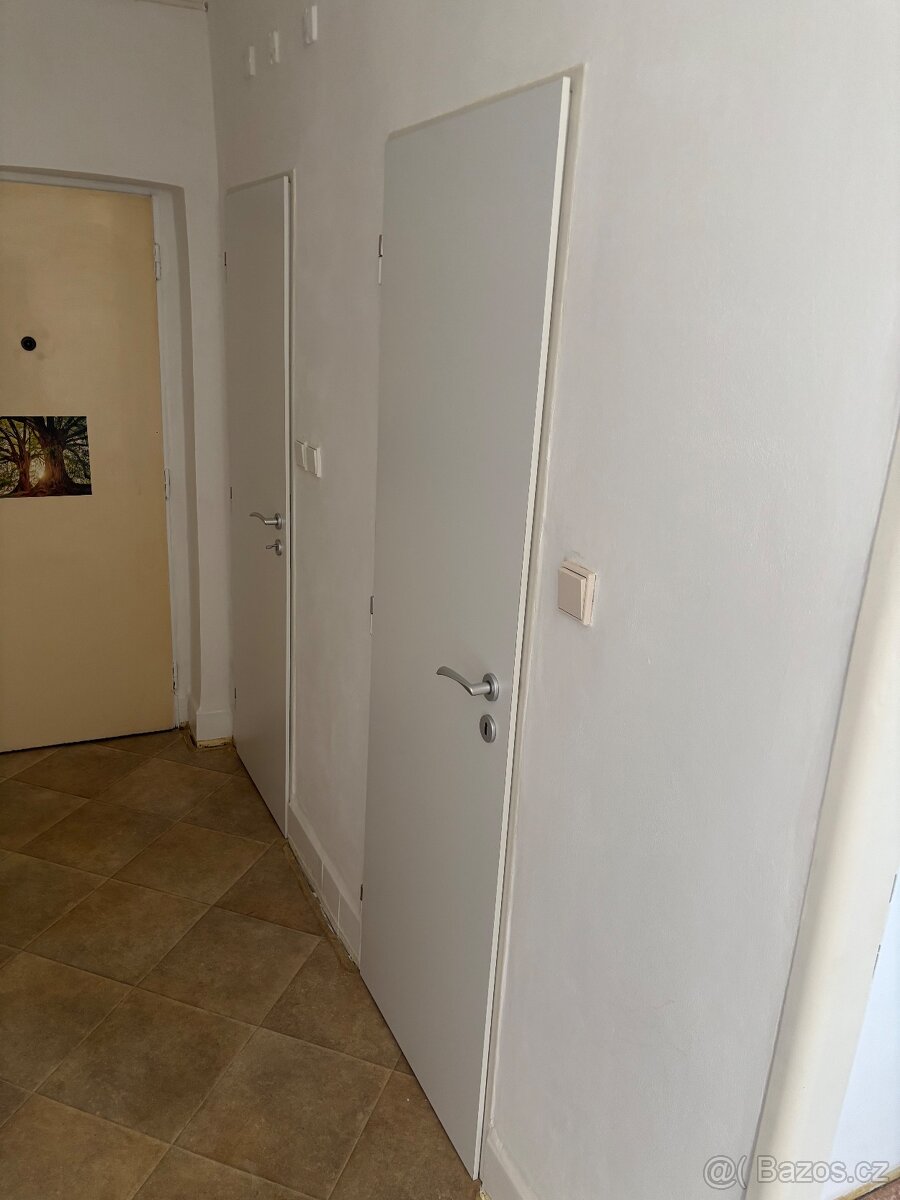 Bílé nové dveře - 2