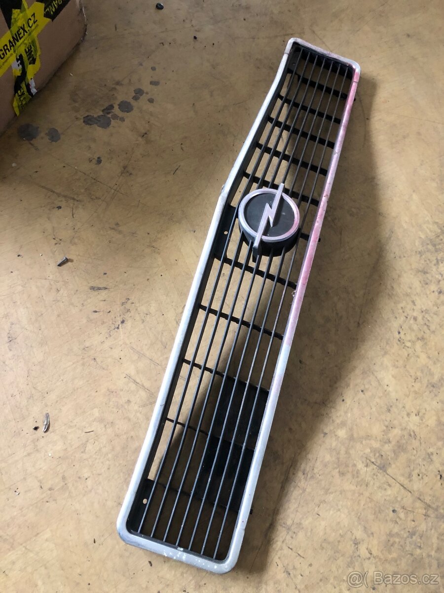 Opel Ascona A přední maska - 2