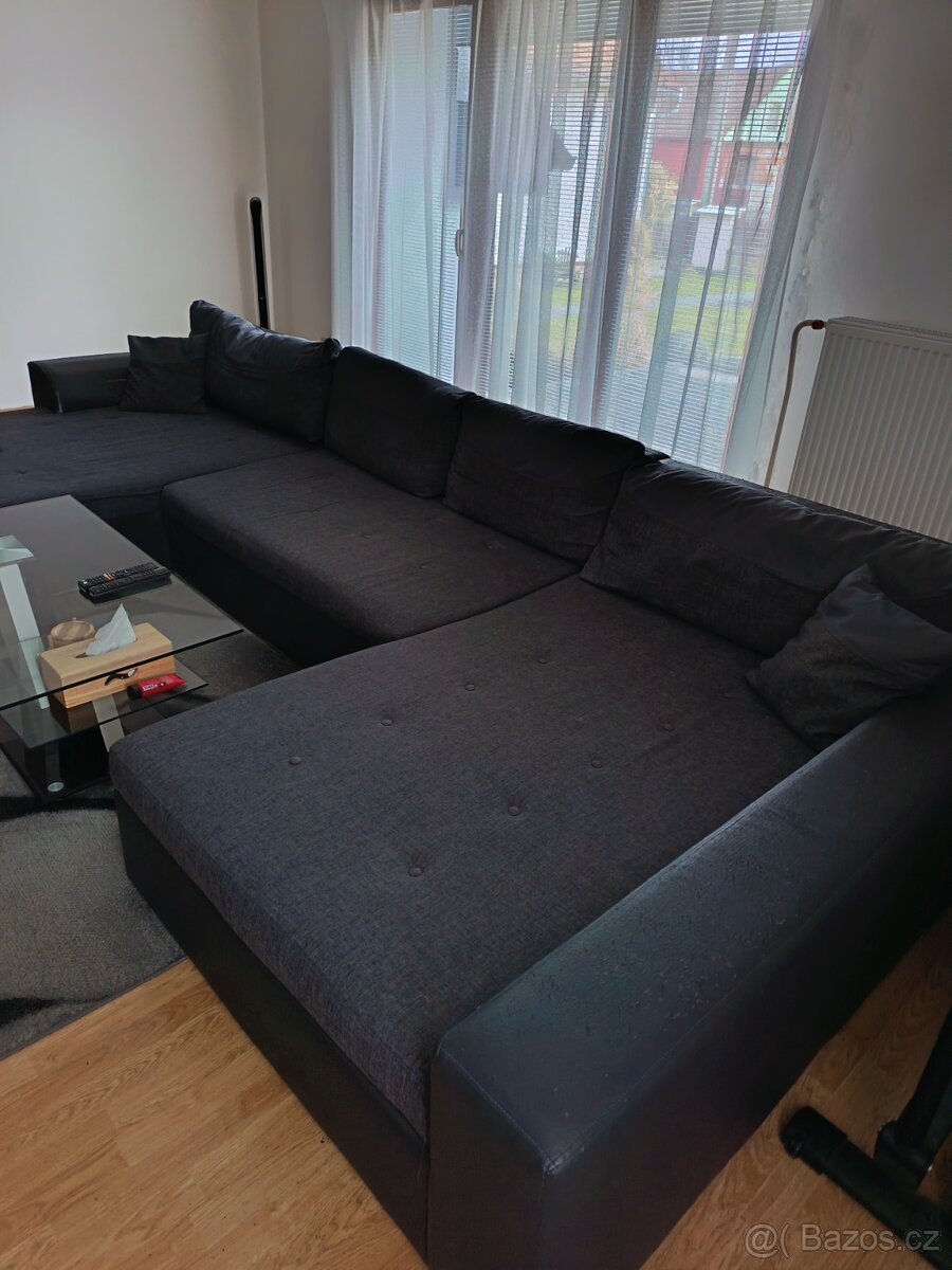 Daruji velkou sedačku. - 2