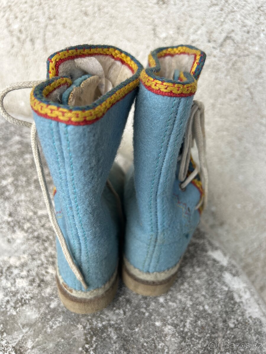 Staré dětské boty - 2