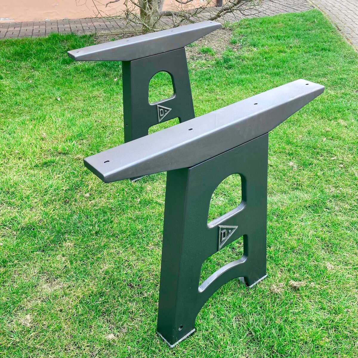 Litinové nohy - přîprava na stůl - 2